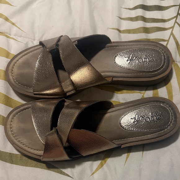 Euro Soft by Sofft Women's Slip On Gold Metallic Sandals Ladies Sz 9 - Picture 1 of 7